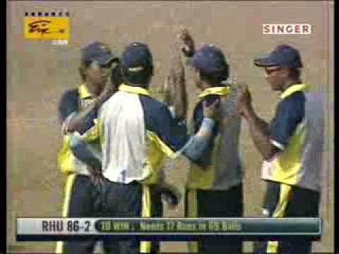 Awesome catch by Suraj Randiv