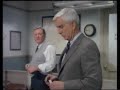 Leslie Nielsen : Sigarette? Leslie Nielsen : Sigarette?