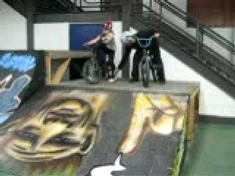 BMX BIKES TRICKS STUNTS CRASHES