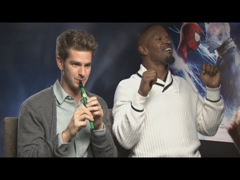 FUNNY INTERVIEW: Andrew Garfield plays the flute while Jamie Foxx raps
