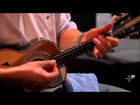ensaio - Fernando Faro recebe o compositor Serginho Meriti. O músico conta histórias de sua infância em São Luis do Meriti, como aprendeu os primeiros acordes no viol...