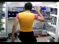 Pepi desfilando con su camiseta rosa Pepi desfilando con su camiseta rosa