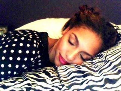 how to whiten bed pillows