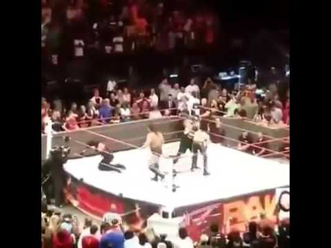 SETH ROLLINS SAVES ROMAN REIGNS FROM K.O AND RUSEV