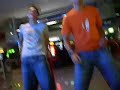 hugo arrasa en la pista de baile