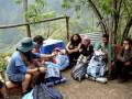 A turistas nacionales y extranjeros lo de la basura se les enseña con el ejemplo!!! http://tinyurl.com/d6vjhn