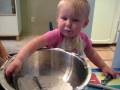 videos de Annika bakes her bday cake
