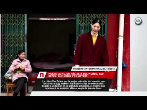 defen - Nacida en 1972 y natural de la provincia de Anhui (este del país), Yao creció desmesuradamente durante la adolescencia debido a que el tumor causaba la secre...