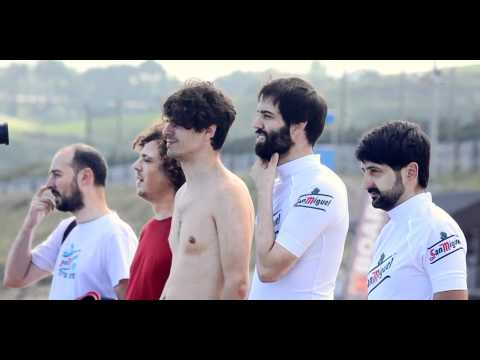 surfers - Nos preguntamos qué pasaría si juntásemos a seis surfistas que no tuvieran ni idea de música y a cinco músicos que no supieran surfear... y decidimos hacerlo...