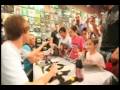 Hot-Topic-Signing