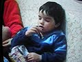 santi comiendo o durmiendo?