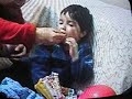 santi comiendo o durmiendo?