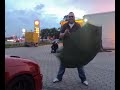 SASCHA TANZT DEN UMBRELLA