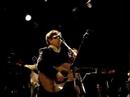 chris difford sur la sc�ne de l'ahambra de paris le 6 avril 2008 accompagn� par jools holland et son orchestre.
