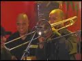 fernando echavarria y la familia andre tocando 