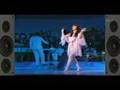 Bekijk videoclip 'Kate Bush - Moving'