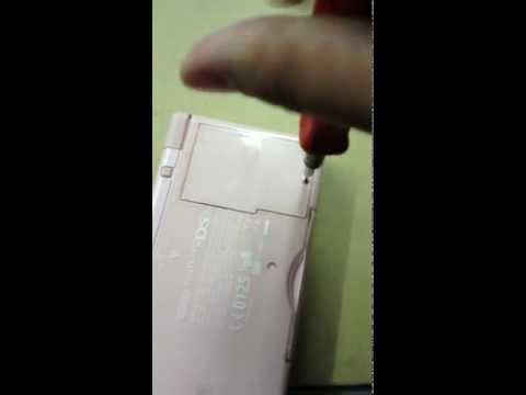 how to remove ds lite battery