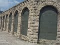 L'ossario italiano di Caporetto/Kobarid. Un giro lungo le arcate concentriche che racchiudono la chiesa di S.Antonio. Inaugurato nel 1938, l'ossario conserva i resti di 7014 soldati italiani, noti ed ignoti, caduti durante la prima guerra mondiale. Un minifilmato ripreso (con la macchina fotografica digitale) domenica 8 luglio 2007, facente parte di una serie di video della gita il cui resoconto si può leggere su http://ferrimarco.blogspot.com