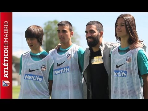 Arda sorprende a los chicos que hacen las pruebas para la Academia del Atlético | Arda surprises