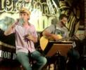 Ewerton e Tavinho cantando \"Esqueci\"
