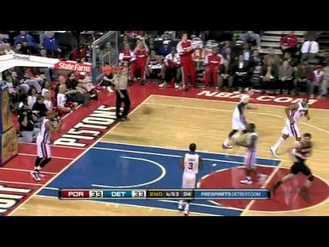 Rudy Fernandez dunks against Detroit Pistons