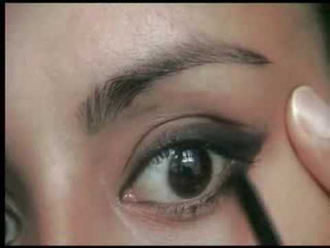 Easy Smoky Eye - Everyday Make Up Looks - Angelina Jolie Wanted Inspired