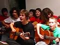 Guitar orchestra playing and singing Un poquito cantas