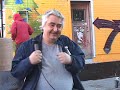 daniel  johnston interview in montreal.
we spoke to daniel during his art gallery showing at the kop shop in montreal, on may 5, 2007.  he played a show, later that evening, at the sala rossa to a sold out show.
www.lekopshop.com
www.casadelpopolo.com/salaconcert/home.shtml

all music courtesy daniel johnston:
www.hihowareyou.com

