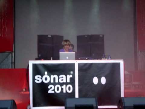 SONAR 2010: Viernes noche o como una gallega aplastó a plastikman