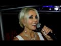 Teresa Werner - Dała bym Ci dała Tym razem prezentujemy Wam wyjątkowy teledysk naszej gwiazdy Teresy Werner w klimacie koncertowym, który promuje nadchodzącą i debiutancką płytę CD artystki - premiera w pierwszej połowie 2012 roku. Zdjęcia do klipu zostały zrealizowane w Klubie Okay koło Raciborza. W imieniu Teresy Werner serdecznie zapraszamy do oglądania i komentowania! Jeśli planujesz organizację swojego koncertu lub imprezy z udziałem Teresy Werner, skontaktuj się z nami - Wydawnictwo Muzyczne ESKA jest jedynym i wyłącznym przedstawicielem artystki: Tel/Fax: (032) 278 66 67 Tel. kom: (+48) 697 255 252 E-mail: eskazab2@poczta.onet.pl GG: 39365628 KUP JUŻ TERAZ DEBIUTANCKI SINGIEL TERESY WERNER NA KTÓRYM ZNAJDZIESZ 5 UTWORÓW: www.eska.sklepna5.pl Produkcja: Wydawnictwo Muzyczne ESKA 2012 | © Copyright Realizacja: Mateusz Adamski WWW.TERESAWERNER.PL WWW.OKAYCLUB.PL WWW.ESKAMUSIC.PL Królowa jest tylko jedna!