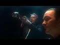 originaires de la r�gion marseillaise, les musiciens des cotton candies se vouent � une m�me passion, le jazz festif et excentrique des ann�es 30 et 40. en concert, ils proposent une v�ritable plong�e dans un univers d�lib�r�ment original tout en costumes et instruments d'�poque, un monde bigarr� o� le pass� se d�cline au pr�sent.

 leur r�pertoire se pr�sente comme un jeu en miroir, il donne � entendre � la fois la modernit� des musiciens l�gendaires tels, nat
king cole, louis prima, slam stewart, bennie goodman, louis jordan et, d�voile le swing des artistes actuels tels lou reed, terence trent d'arby...
 leur nouvel album, �lover come back to me�, qui va sortir prochainement, prolonge cette d�marche avec un souci pour l'acoustique qui ne se d�ment pas. comme pour ce deuxi�me opus, le nouveau spectacle des cotton candies met en exergue le velours et la d�licatesse de leur personnalit�.