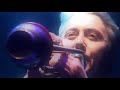 originaires de la r�gion marseillaise, les musiciens des cotton candies se vouent � une m�me passion, le jazz festif et excentrique des ann�es 30 et 40. en concert, ils proposent une v�ritable plong�e dans un univers d�lib�r�ment original tout en costumes et instruments d'�poque, un monde bigarr� o� le pass� se d�cline au pr�sent.

 leur r�pertoire se pr�sente comme un jeu en miroir, il donne � entendre � la fois la modernit� des musiciens l�gendaires tels, nat
king cole, louis prima, slam stewart, bennie goodman, louis jordan et, d�voile le swing des artistes actuels tels lou reed, terence trent d'arby...
 leur nouvel album, �lover come back to me�, qui va sortir prochainement, prolonge cette d�marche avec un souci pour l'acoustique qui ne se d�ment pas. comme pour ce deuxi�me opus, le nouveau spectacle des cotton candies met en exergue le velours et la d�licatesse de leur personnalit�.