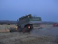 Cosechadora FENDT segando al anochecer Cosechadora FENDT segando al anochecer