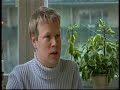 Frida vill inte att det ska komma fram att hon och Magnus träffades på Sollentunamässan.