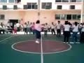 tirando la cuerda ellas*