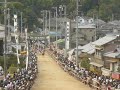 2009年 愛媛県今治市菊間町の加茂神社で毎年行われる「お供馬の走りこみ」 です。 乗るのは小学校1年生から中学生の少年。 勇壮ですぅ！
