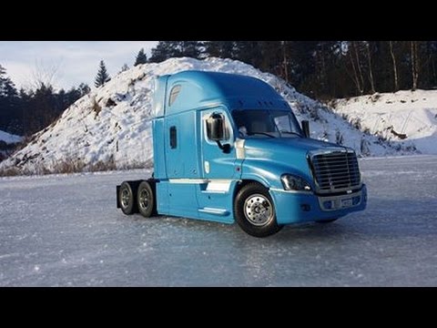 Tamiya Truck Freightliner Cascadia Evolution on Ice