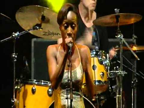 Concert de Rokia Traoré aux Nuits du Sud