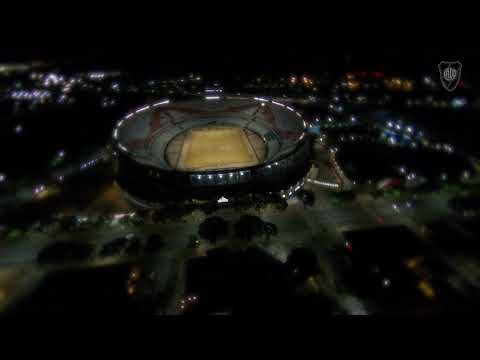 [SUBÍ EL VOLUMEN] El vuelo de Papá Noel por el Monumental 