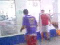 Lambretinha jogando Badminton
