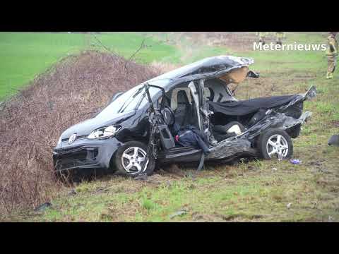 Auto in botsing met trein spoorwegovergang Loozen. Auto in botsing met trein spoorwegovergang Loozen.