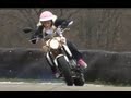 SUZUKI 650 GLADIUS, UNE MOTO DE GONZESSE? A CHICK MOTORCYCLE
