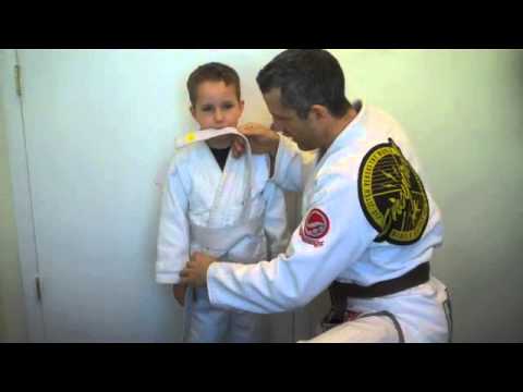 how to tie the belt on a gi