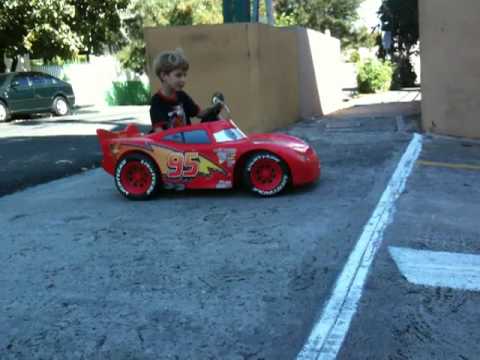 carro mcqueen - Luis Anibal Tejeda Selman manejando su Rayo McQueen intrepidamente. rayo mcqueen el rayo mcqueen light mcqueen car toys light mcqueen toy luis anibal tejeda ...