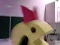 Pac Man et Miss PacMan sont coursés par un fantôme dans une salle de classe !!