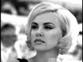 anunci complet de martini. surt la maca charlize theron. / anuncio completo de martini. sale la guapa charlize theron.