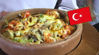 Eine Türkische Spezialität: Güveç mit Kalbsfleisch Eine Türkische Spezialität: Güveç mit Kalbsfleisch