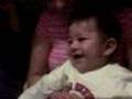 BEBE MURIENDO A CARCAJADAS