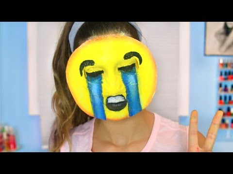 DIY Emoji Halloween Costume!