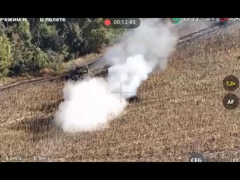 Video captures Ukrainian tanks destroy Russian APC at point-blank range ...